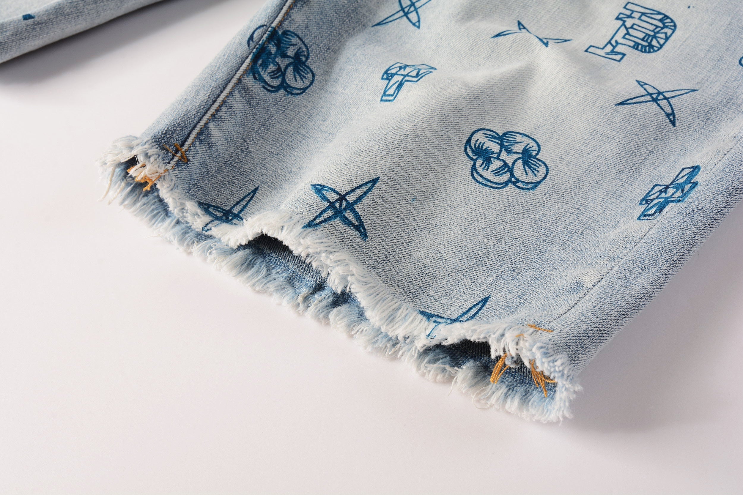 Men Streetwear Denim Shorts Light Blue Wash with Blue Graphic Print and Raw Hem 5063