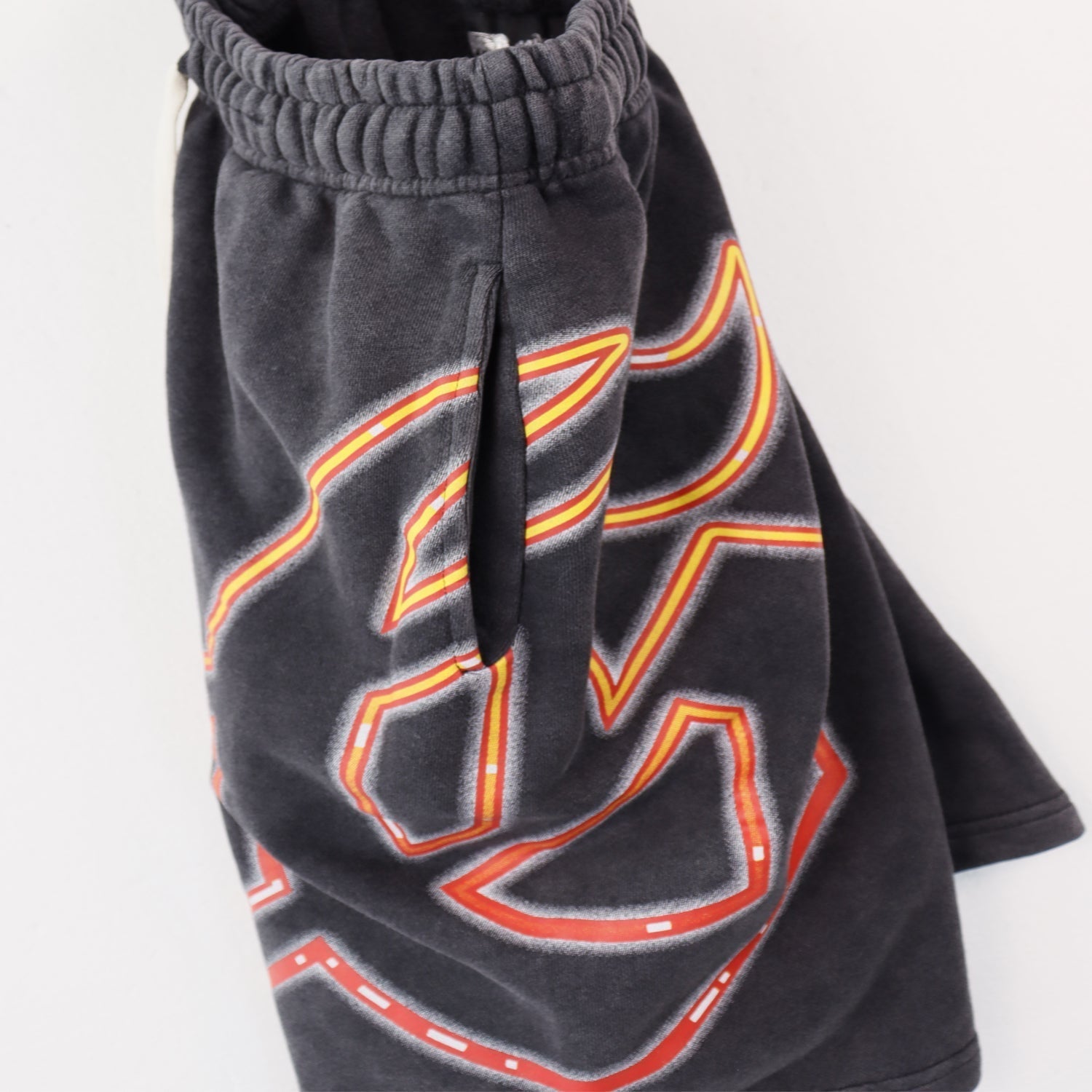 NEW Shorts 8776